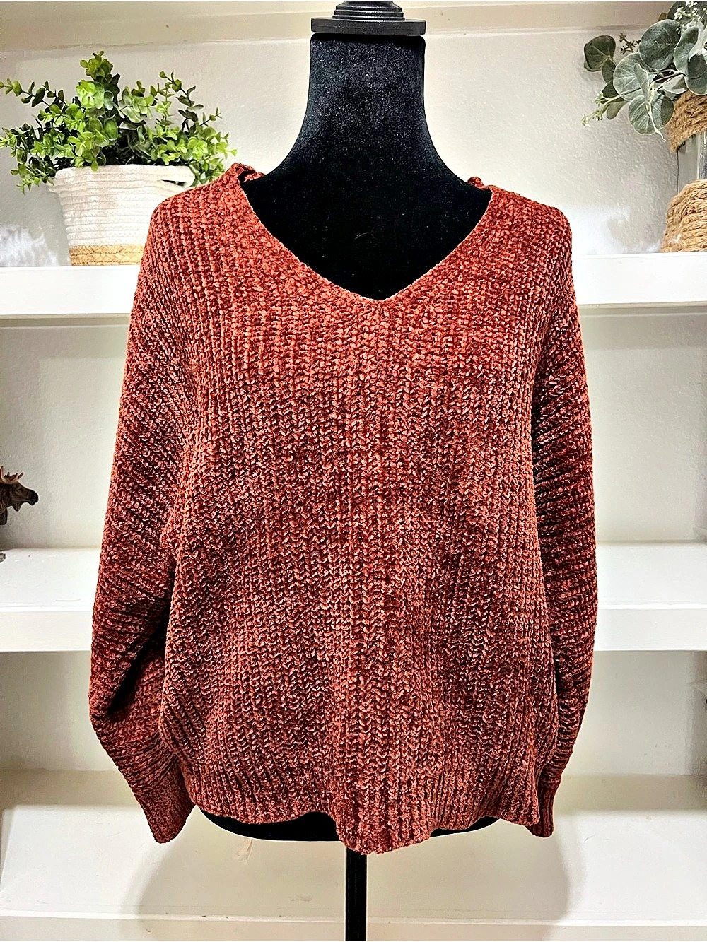 Pink Rose V-Neck Sweater in Brown Size Medium Like New